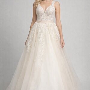 Beautiful Designer Lace Tulle Wedding Dress Sz 8/10 Corset Feminine Romantic